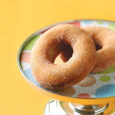 donuts de bolo velho tempo com açúcar de canela