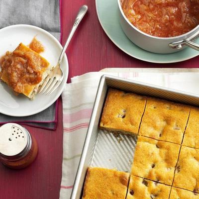 shortcake de ruibarbo com molho de ruibarbo