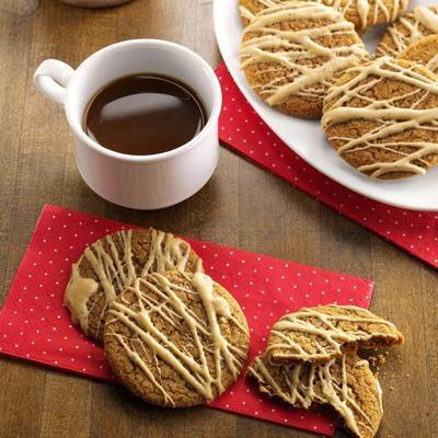 biscoitos de melaço temperados com esmalte de café