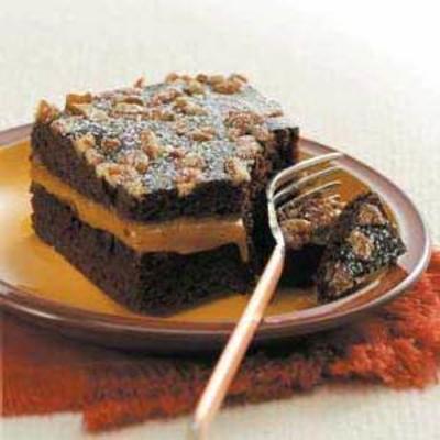 ooey-gooey chocolate caramelo pecan bolo