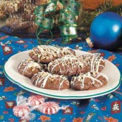 biscoitos de chocolate recheados com caramelo