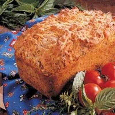 pão de queijo com ervas e tomate