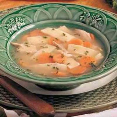 sopa de macarrão de frango saudável