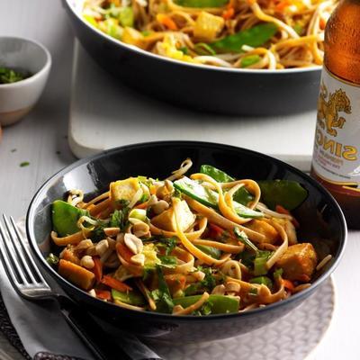 tofu e vegetais pad tailandês