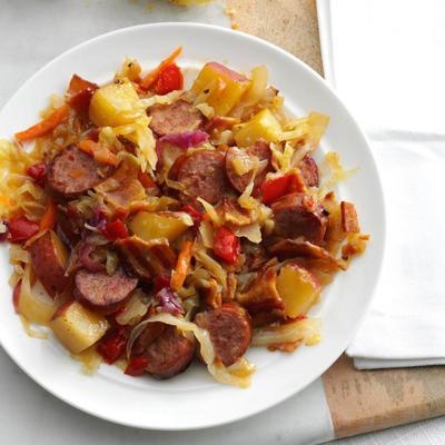 salada de batata quente kielbasa