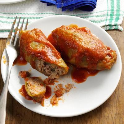 rolos de repolho de panela de barro