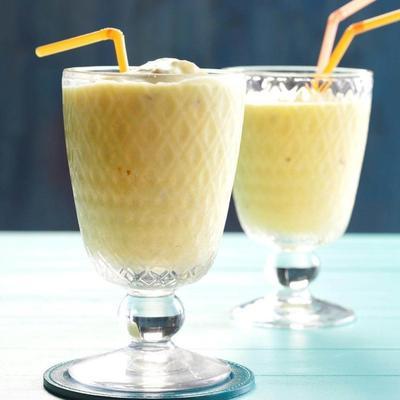 smoothie tropical de coco de abacaxi