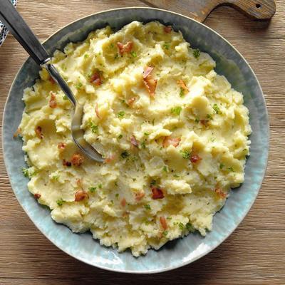 purê de azeite com pancetta, alho e salsa