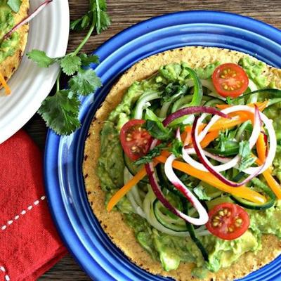 salada de pepino espirrado e jicama tostada com abacate