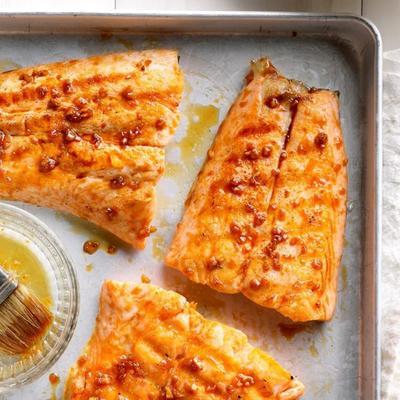 salmão envidraçado grelhado