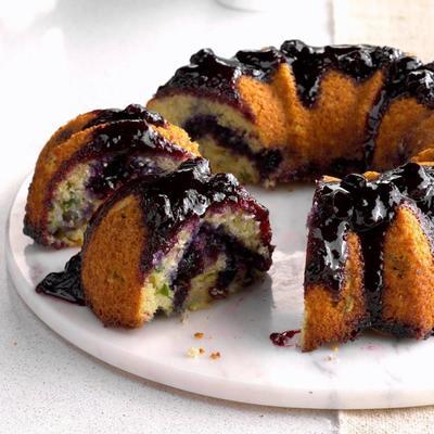 jalapeño cornbread preenchido com geléia rápida de mirtilo