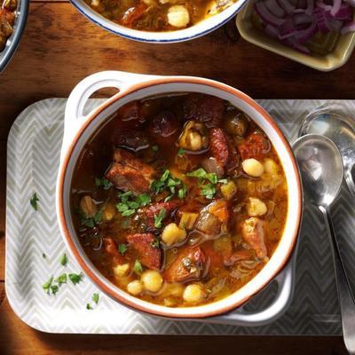 sopa de pozole cajun e hispânica