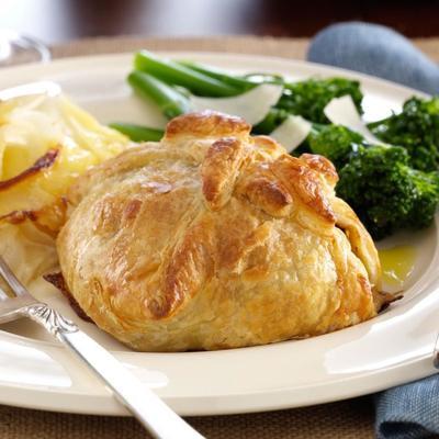 wellington de carne com molho de vinho