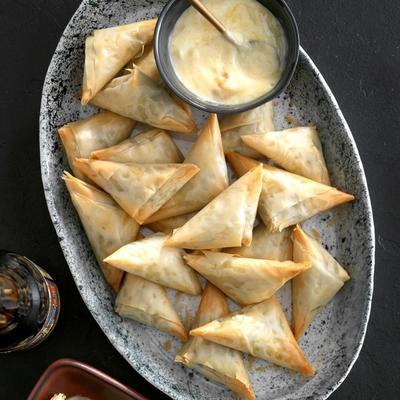 triângulos de carne com chutney