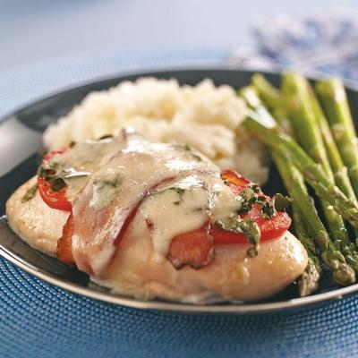 frango caprese com bacon