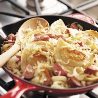 frigideira de pierogi de salsicha