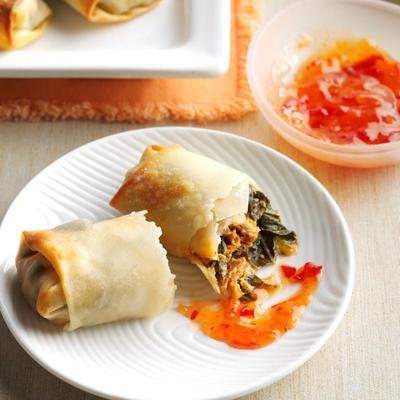 couve verde e carne de porco puxada eggrolls e pimentão