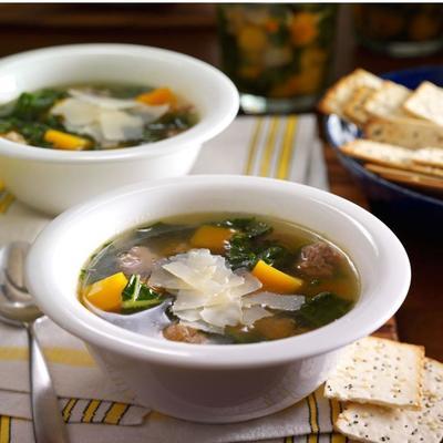 linguiça de peru, abóbora e sopa de couve