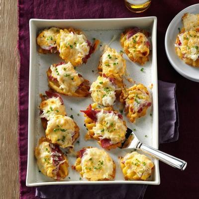 aperitivo de queijo reuben com batata frita waffle