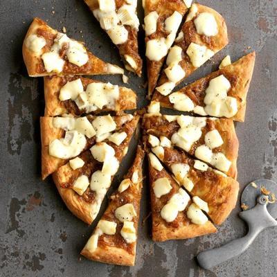 cebola alho e brie flatbread
