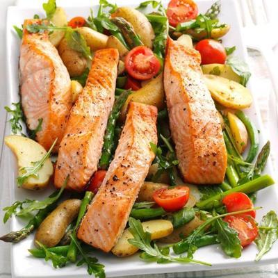salmão e salada de batata