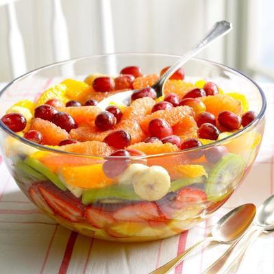salada de frutas frescas em camadas