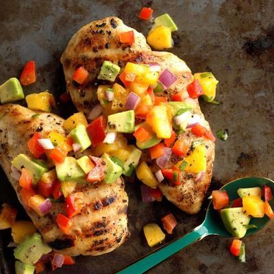 apenas peitos de frango grelhados e pêssegos