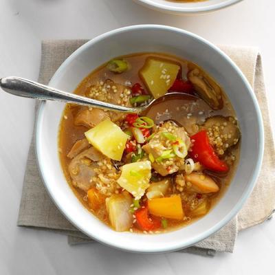 panela de barro frango asiático com quinoa e legumes