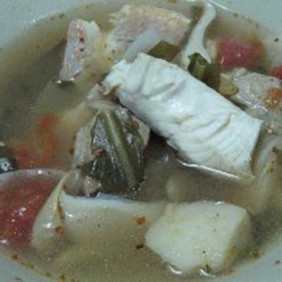 tom byoo (sopa de peixe azedo)