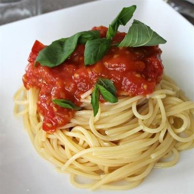 molho de espaguete com tomates frescos