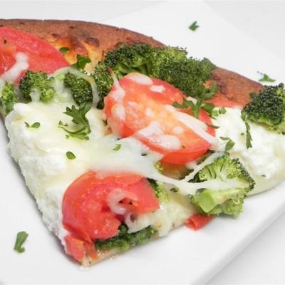 pizza branca com brócolis