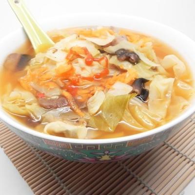 sopa de repolho chinês e gengibre