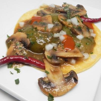 tacos vegan com cogumelos e tomatillos