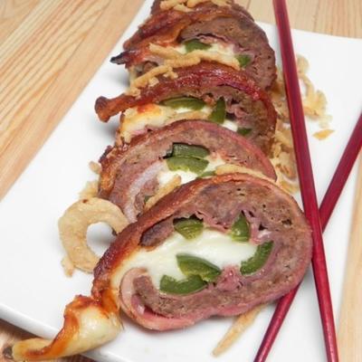 rolo de sushi de bacon grelhado