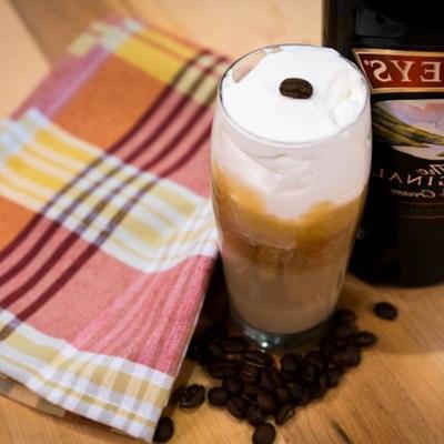 Baileys coquetel de café em camadas