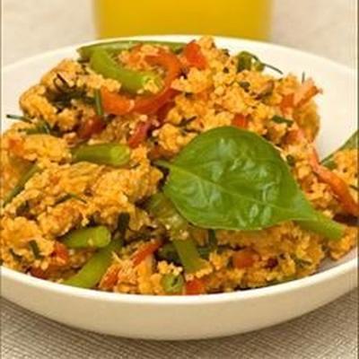 salada de cuscuz temperada de tomate vegan