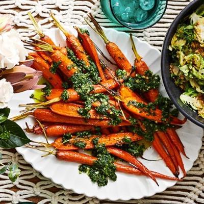 cenoura assada no forno com pesto de cenoura