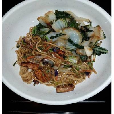 vegan lo mein com tofu coreano bulgogi