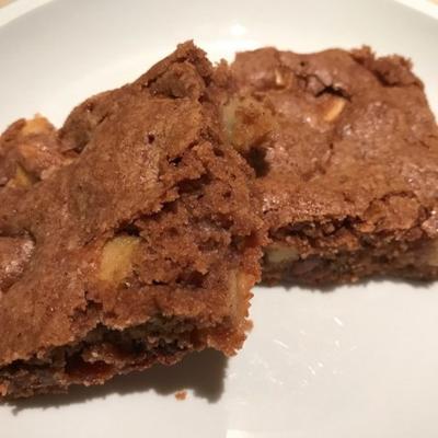 brownies macios de maçã com pedaços de chocolate