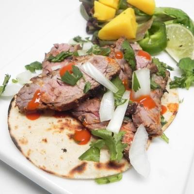 autênticos tacos de rua baja-mexicanos (carne asada)