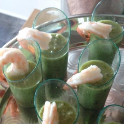 aperitivo gazpacho de pepino com camarão