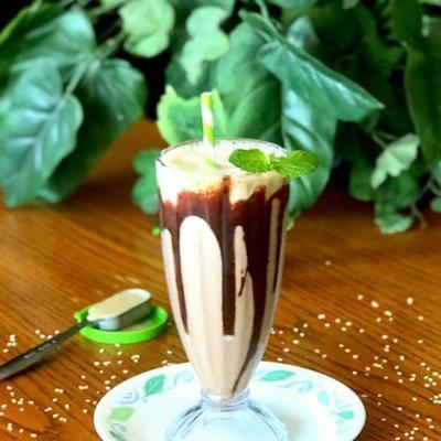 shake de chocolate de hortelã tahine