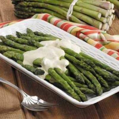 espargos com molho de mostarda