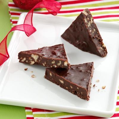 triângulos de biscoito de chocolate não assado