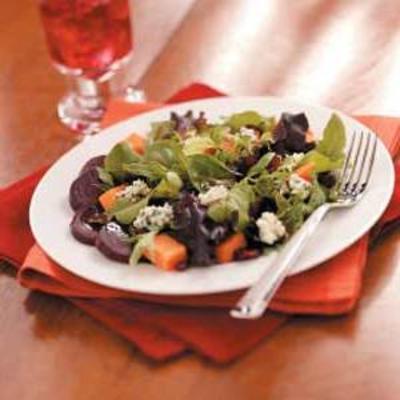 colheita de outono salada de cranberry com berry balsamic