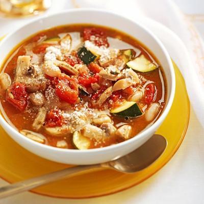 ensopado de salsicha de frango de alho com feijão cannellini