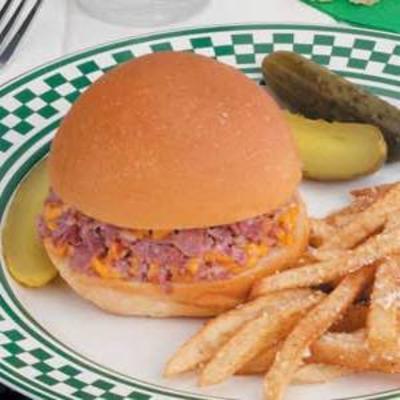 pães de carne em conserva quentes