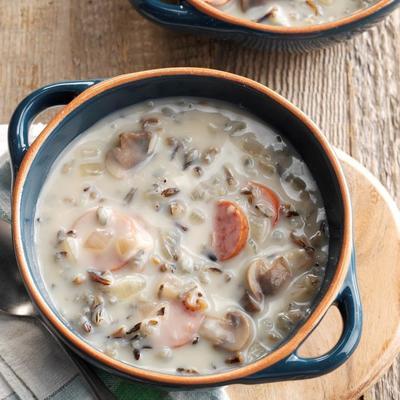 sopa de cogumelo de arroz selvagem