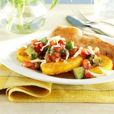 tomate, abobrinha e mozzarella ragu com bolos crocantes de polenta