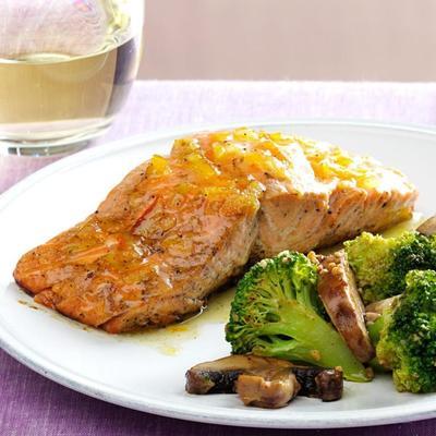 salmão grelhado com glacê de marmelada-dijon